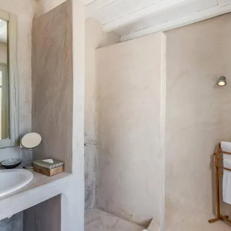 Thalia - 4 Bdrm - In 200m - Mg *